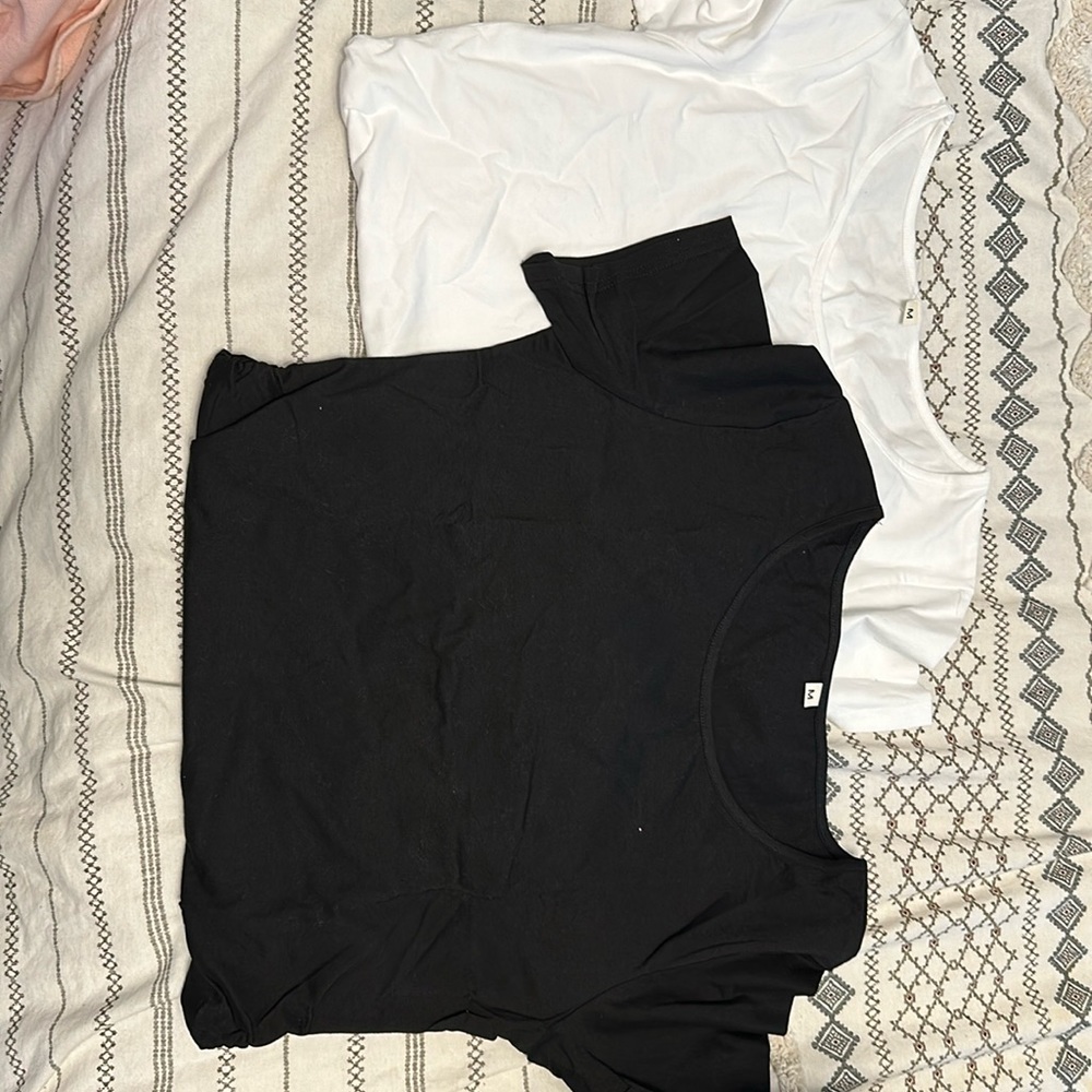 Maternity size medium t shirts never worn - 3 tshirts as bundle